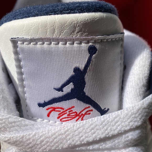 Air Jordan 4 retro( GS) just wear two times. Very good condition. - Picture 6 of 13